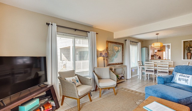 Harbor Island Condo with Deck - Steps to Beach!