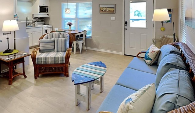 Harbor Lights Cottages 3 | Walk to Fulton Harbor!