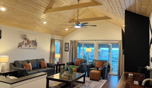 Harbor Lights Retreat in Oswego NY, Across from Lake Ontario/Wrights Landing