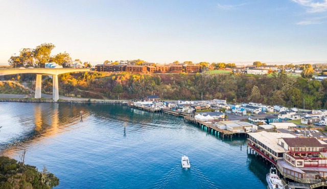 Harbor Lite Lodge