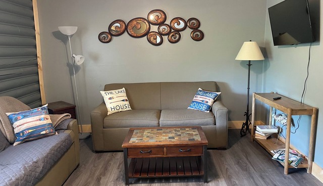 Harbor Nest: Fully Furnished 2BR Condo on Lake Cumberland-Pet Friendly & WIFI!