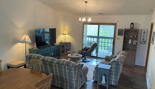 "Harbor-Point" at Pine Lake Village: Superb 2-bedroom Condo Near Mark Twain Lake