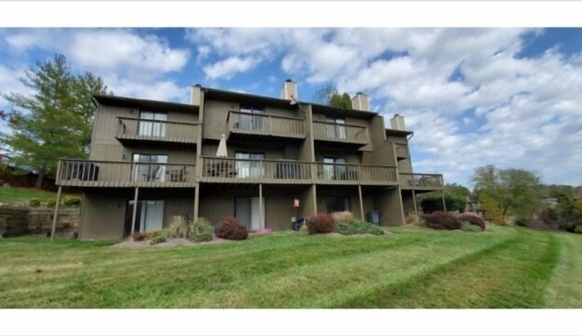 Harbor Ridge: Townhome with Wifi and open boat slip. Budget friendly.