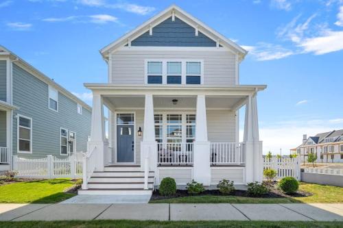 Harbor Shores Hideaway by Juniper Holiday + Home
