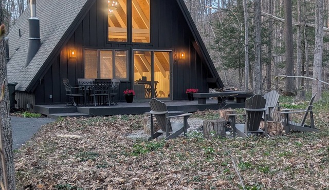 Harbor Springs Escape, renovated chalet that sleeps 6, near Nubs & Boyne.