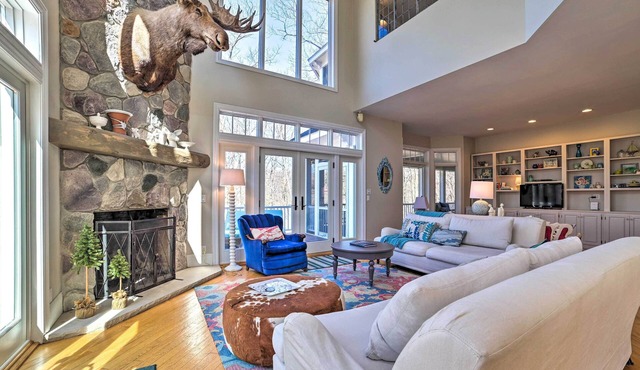 Harbor Springs Group Getaway w/Spacious Deck