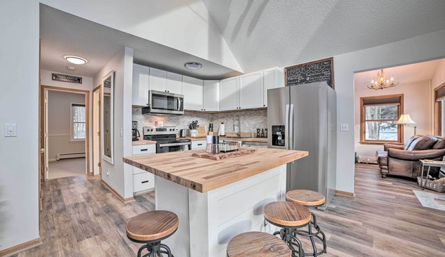 Harbor Springs Home: 1 Mi to Nubs Nob Ski Resort