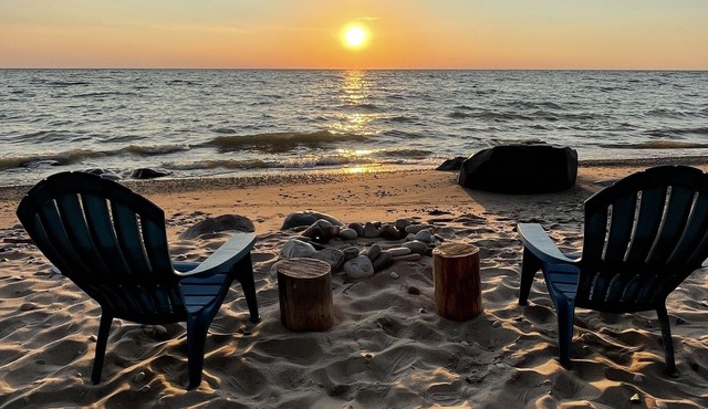 HARBOR SPRINGS 🏖 LAKE MICHIGAN DIRECT WATERFRONT BEACH ⛱ TUNNEL OF TREES M119