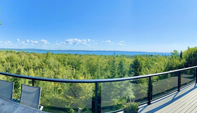 Harbor Springs/Petoskey Family Paradise with Panoramic views!