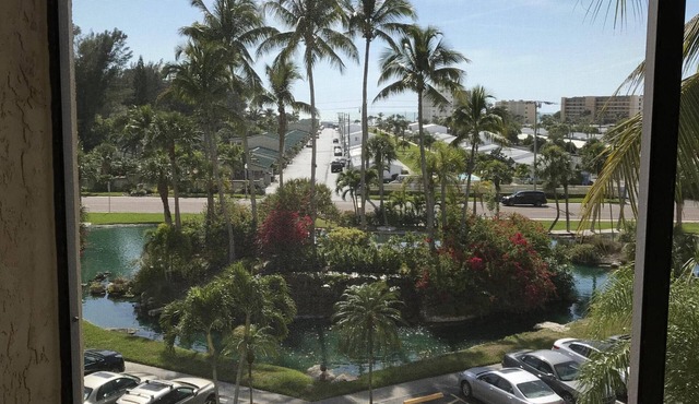 Harbor Towers & Yacht Club racket and