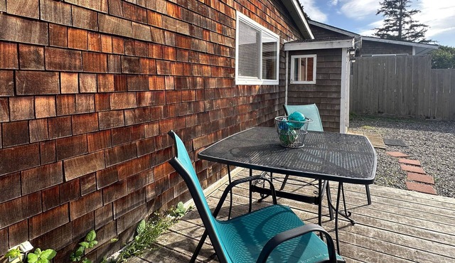 Harbor View Cottage + Studio - Gold Beach, Oregon