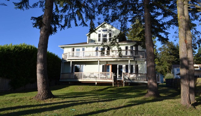 Harbor View Haven by AvantStay | Private Backyard