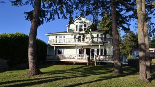 Harbor View Haven by AvantStay Private Backyard