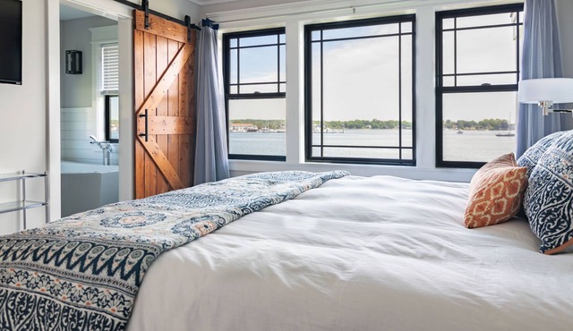 Harbor View Landing - The Mystic Waterfront House - Second Floor Only
