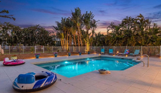 Harbor View Retreat with Heated Pool, Wraparound Decks & Sunset Vibes - Sunset Harbor - Roelens