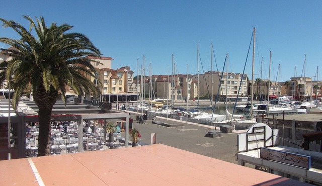 Harbor view, swimming pool, air conditioning, wifi