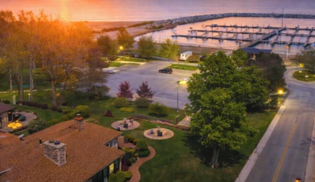 Harbor View! Walk Out The Door Into Downtown Lex!