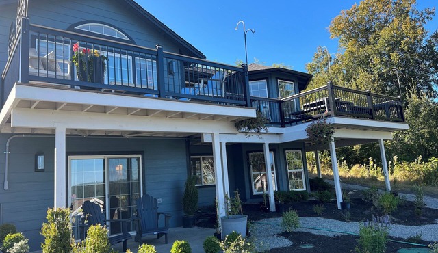 Harbor Vista On Par: Whidbey’s newest remodeled space with water views & hot-tub
