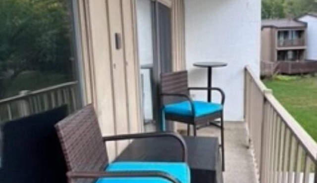 Harborage condo. It sleeps 6 comfortably . Harbor / Lake view. Newly renovated