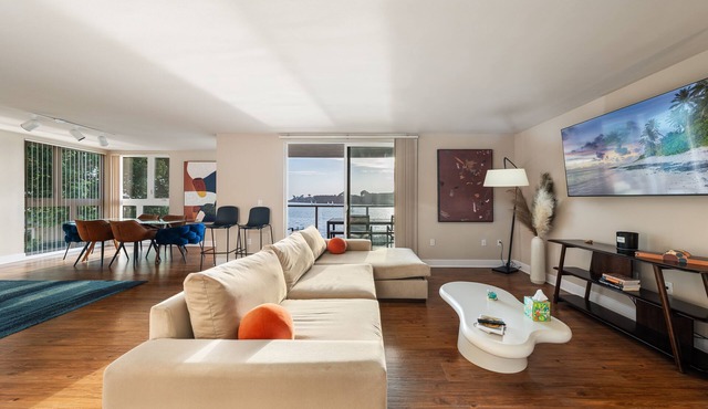 Harborfront Haven Stylish 3BR Condo w/Fitness Amenities