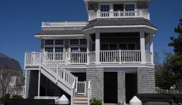 Harbormaster's Waterfront Hideaway