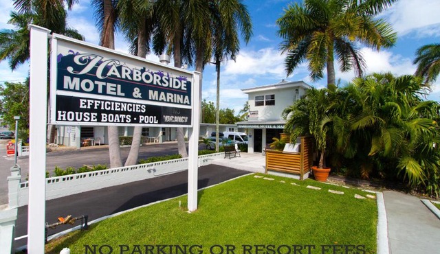 Harborside Motel & Marina