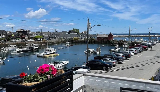 Harborside Oasis ★ Harbor View ★ Heart of Downtown