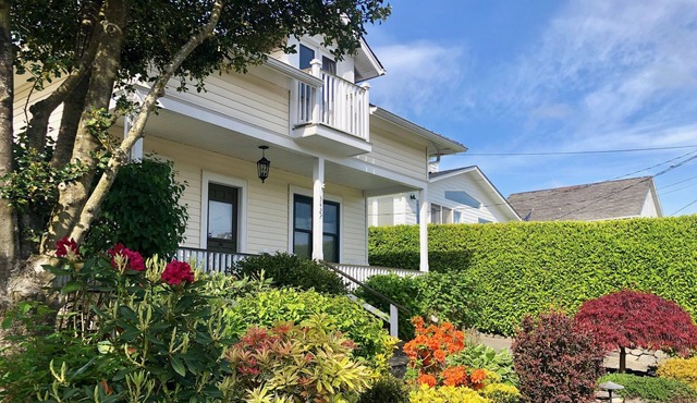Harborview Cottage, located in the middle of everything Gig Harbor has to offer.