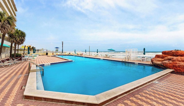 Harbour Beach Resort 605 | Amenities + Ocean Views