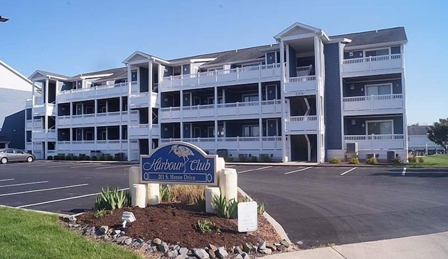 Harbour Club B16-Baywater 120th St, Free WiFi, Pool, W/D, AC