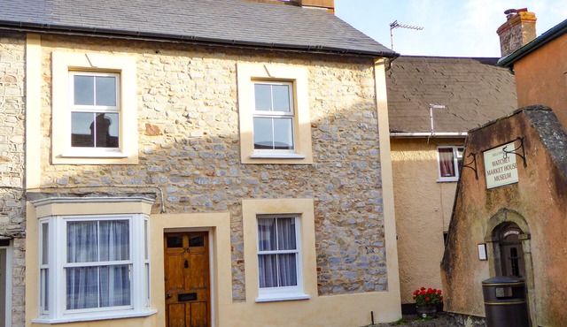 HARBOUR COTTAGE, pet friendly, character holiday cottage in Watchet
