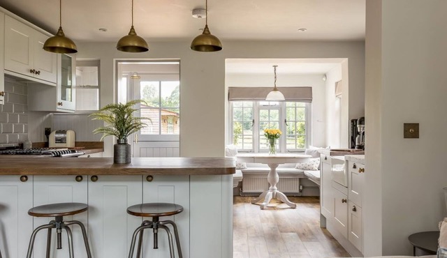 Harbour Escapes | Charming Cottage with an acre in Dorset Countryside