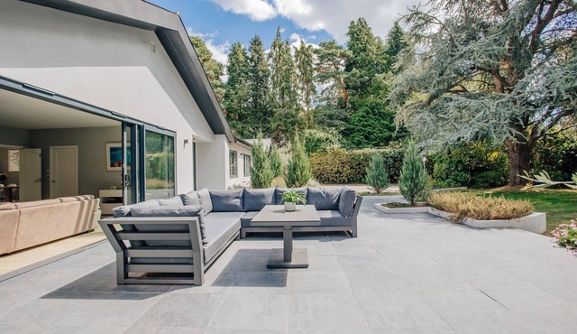 Harbour Escapes | Secluded Villa with Heated Pool, optional Hot Tub & Beach Hut