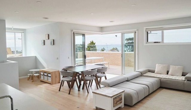 Harbour Horizons Balcony BBQs and Calm Water Views