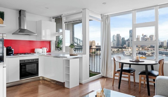Harbour Horizons Chic Studio Above Sydneys Icons