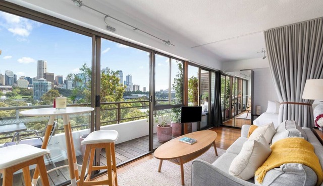 Harbour Horizon Iconic Skyline Retreat with Pool