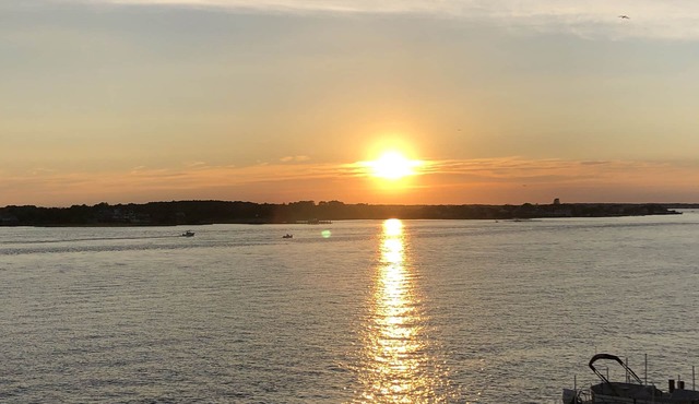 Harbour Island Luxury Waterfront Condo Sunset View-Pool-Marina-Beach-Boardwalk