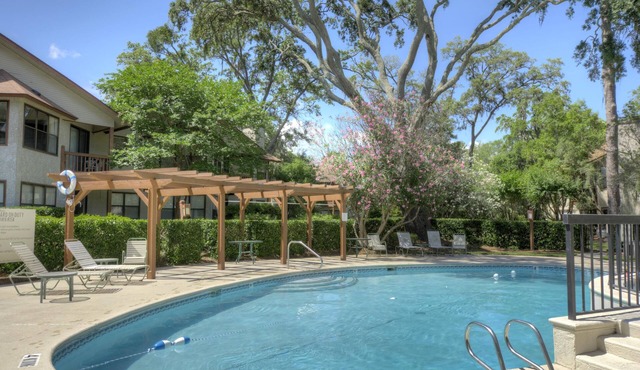 Harbour Oaks Condo Pool + Patio Walk to Pier Village