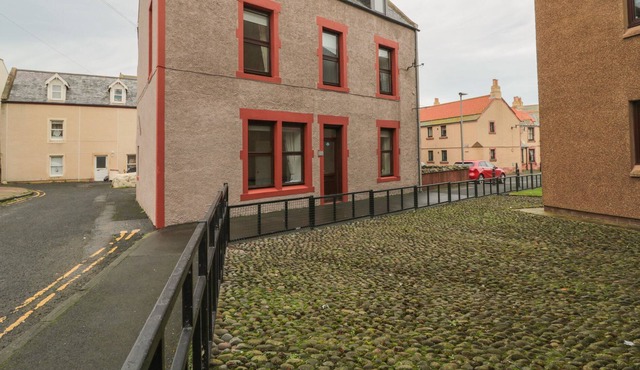 HARBOUR RETREAT, pet friendly, character holiday cottage in Eyemouth