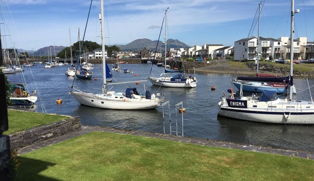 Harbour-Side Apartment In Porthmadog With Stunning Views