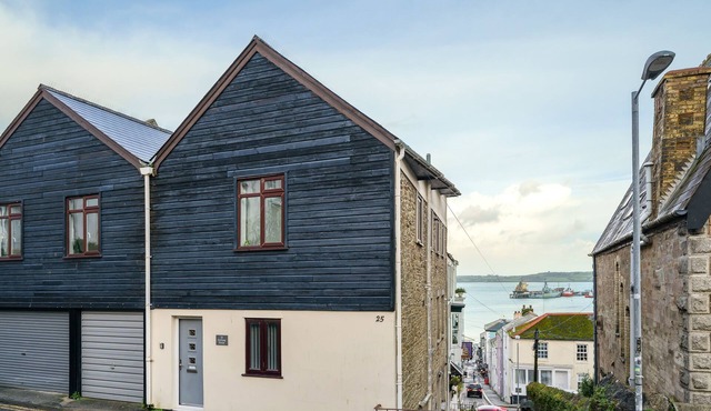 Harbour Steps is the ideal bolthole for two looking to stay in the hustle and bustle of Falmouth; on