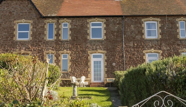 HARBOUR VIEW COTTAGE, family friendly, with open fire in Watchet