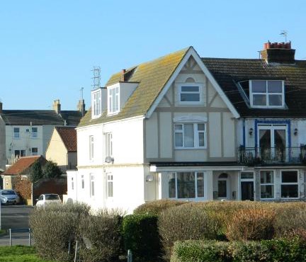 'Harbour View' on the river by Gorleston's award winning beach - Pet free!