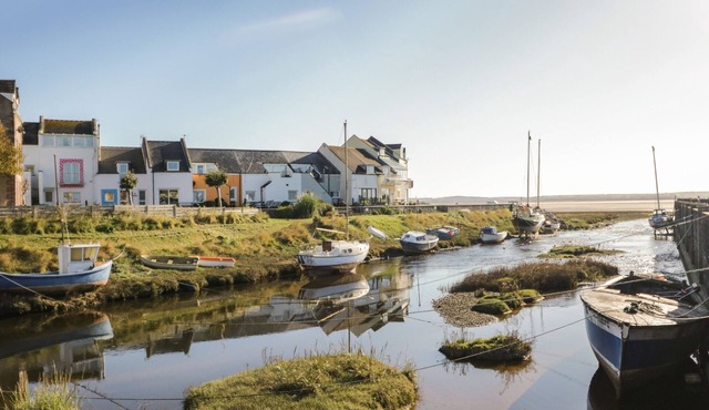 HARBOUR VIEW, pet friendly, character holiday cottage in Haverigg