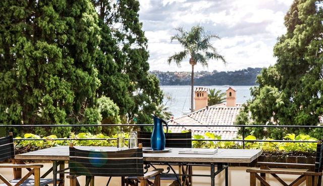 Harbour Views from Exclusive Address - 3 bedrooms, huge balcony, pool, laundry