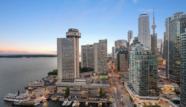 Harbour Westin Lake View Suite & CN Tower