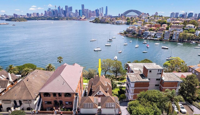 Harbourfront Haven –4BR Retreat with Stunning Views of Sydney’s Iconic Landmarks