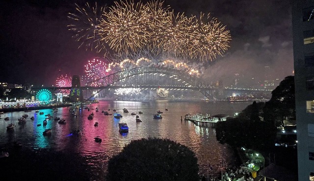 Harbourside 11 - elegance with a spectacular view, parking and pool