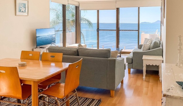 Harbourside, 13/3-7 Soldiers Point Road - fantastic waterfront unit