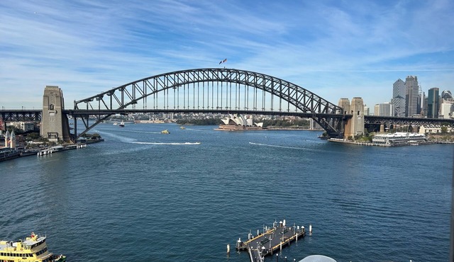 Harbourside 81 - Stunning Studio Apartment - Harbour Bridge & Opera House Views